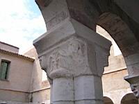 Saint-Genis-les-fontaines, Cloitre, Chapiteau, Tete de femme (1)